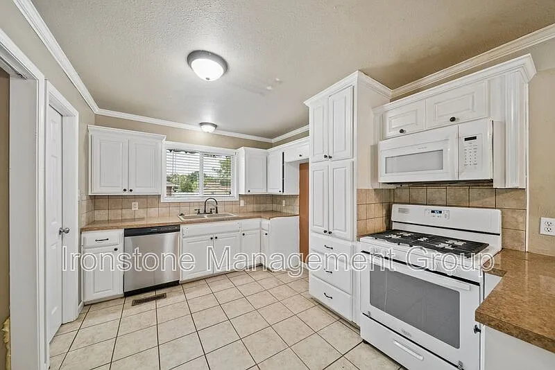 3 bed, 2.0 bath, 1200 sqft, $1,495 — Photo 3
