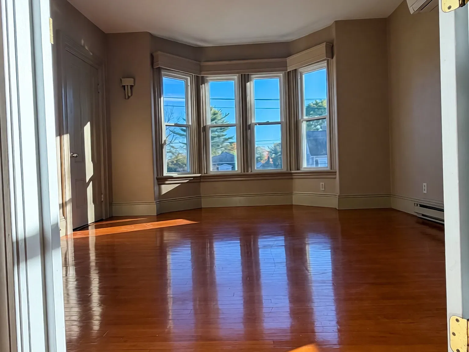 2 bed, 1300 sqft, $2,300 — Photo 2