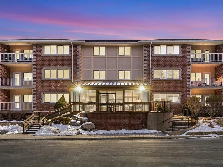 30 Argyle Ave #206 — Photo 4