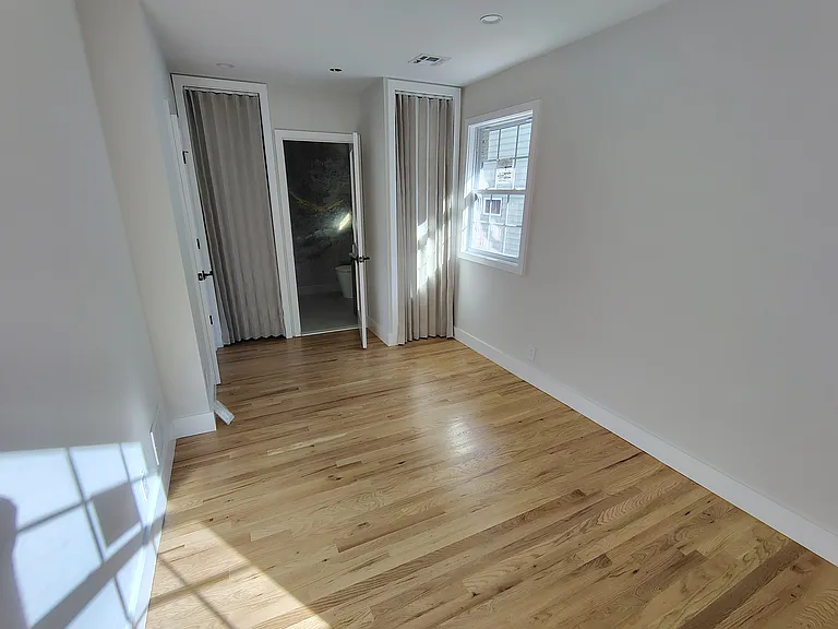 14 East Ave — Photo 4