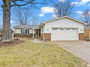 228 Saxon Dr, Springfield, IL 62704