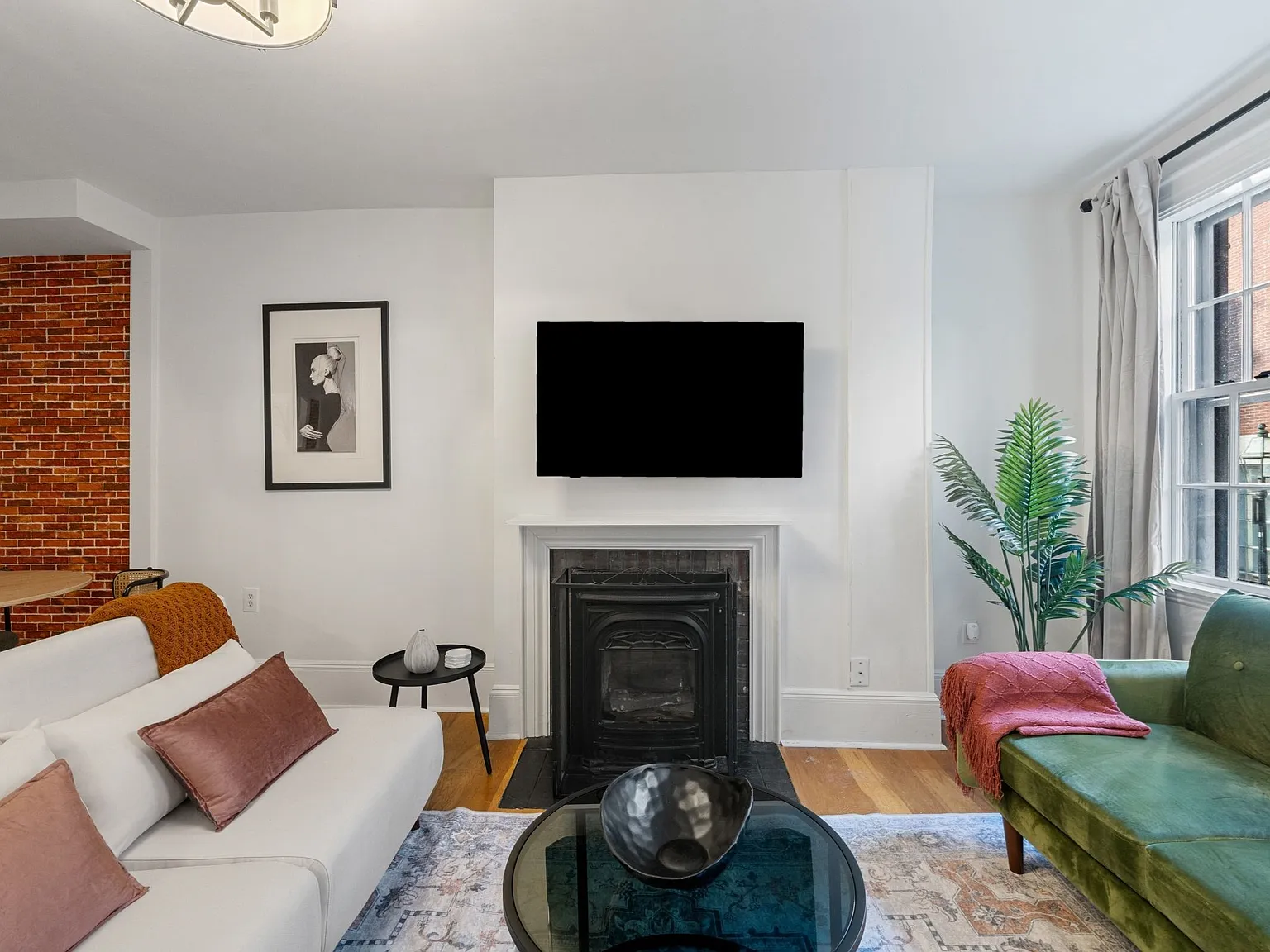 2 bed, 2.0 bath, 974 sqft, $4,990 — Photo 2