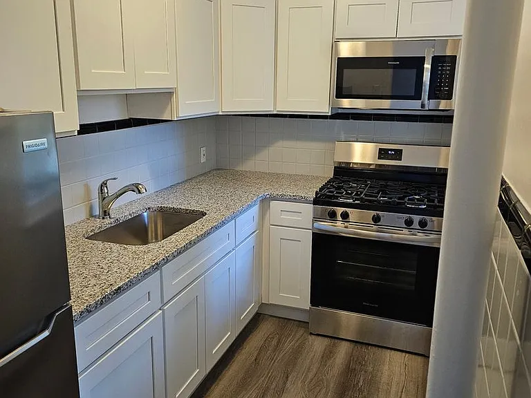 410 Linden St — Photo 2