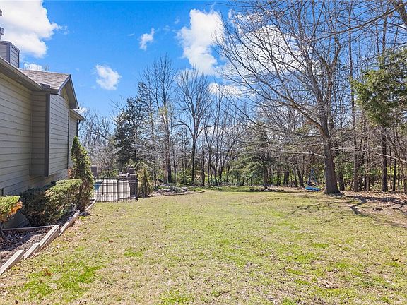 5th image of 1109 E Heath Dr