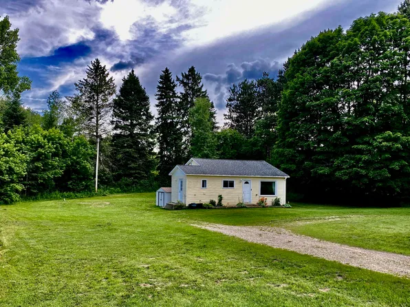 21205 22 Mile Rd, Paris, MI 49338