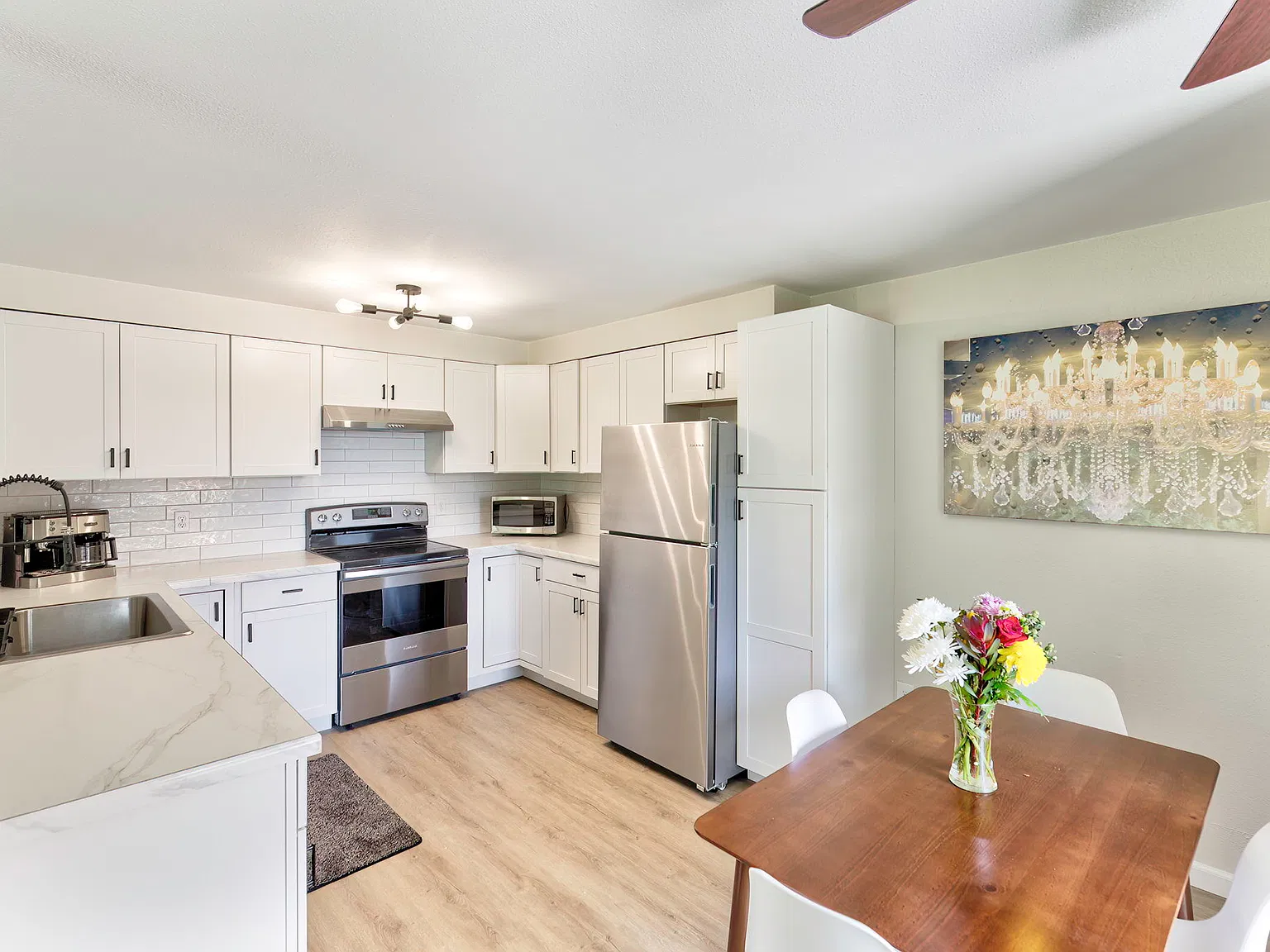 2 bed, 1000 sqft, $2,245 — Photo 2