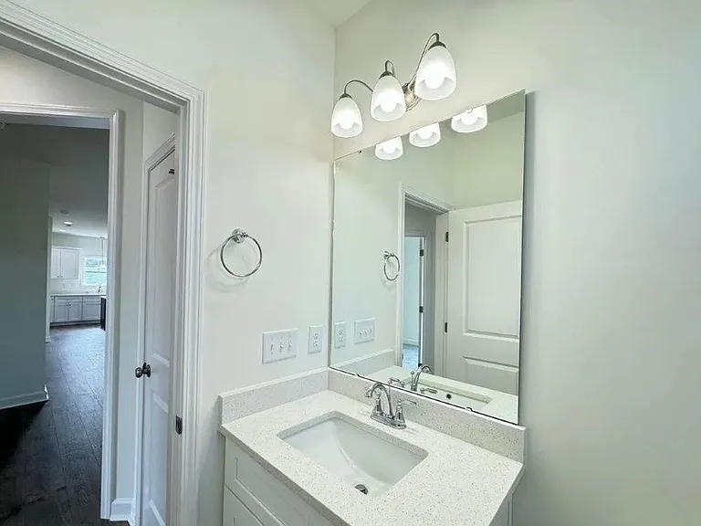106 E Sillinger Dr — Photo 6