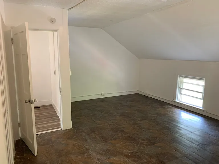 480 Norwich Ave — Photo 1