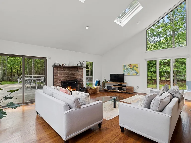 31 Montauk Ave — Photo 1