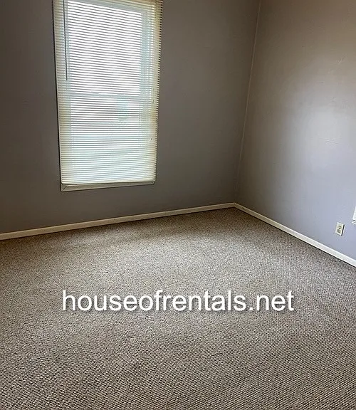 417 W Grand Ave — Photo 9