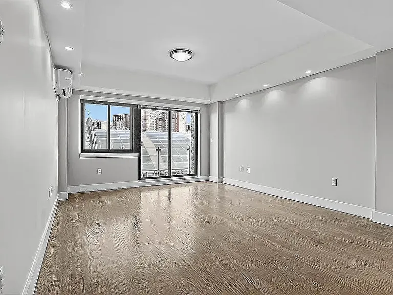 2858 Stillwell Ave #2C — Photo 2
