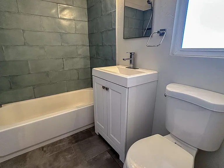 2770 N Forgeus Ave — Photo 17