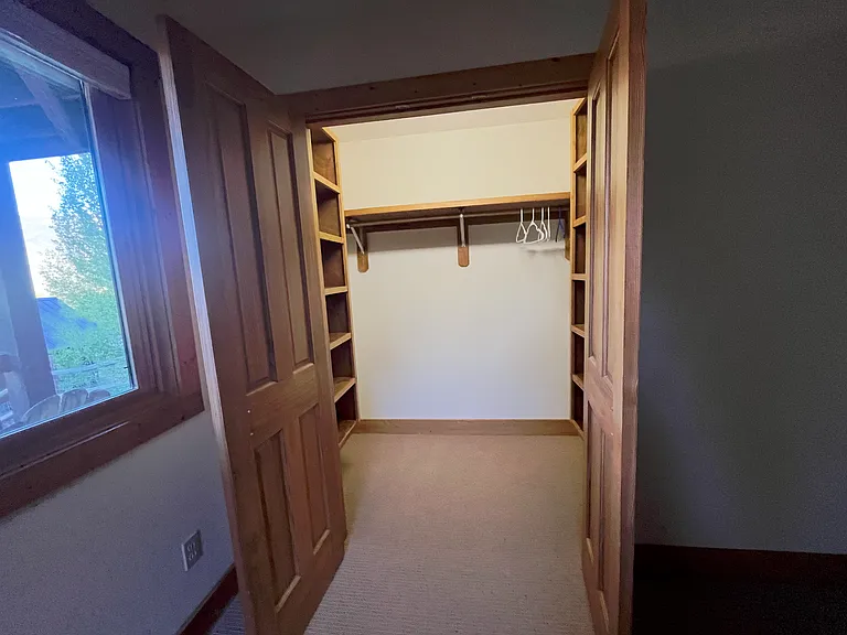 172 Blackstock Dr — Photo 9