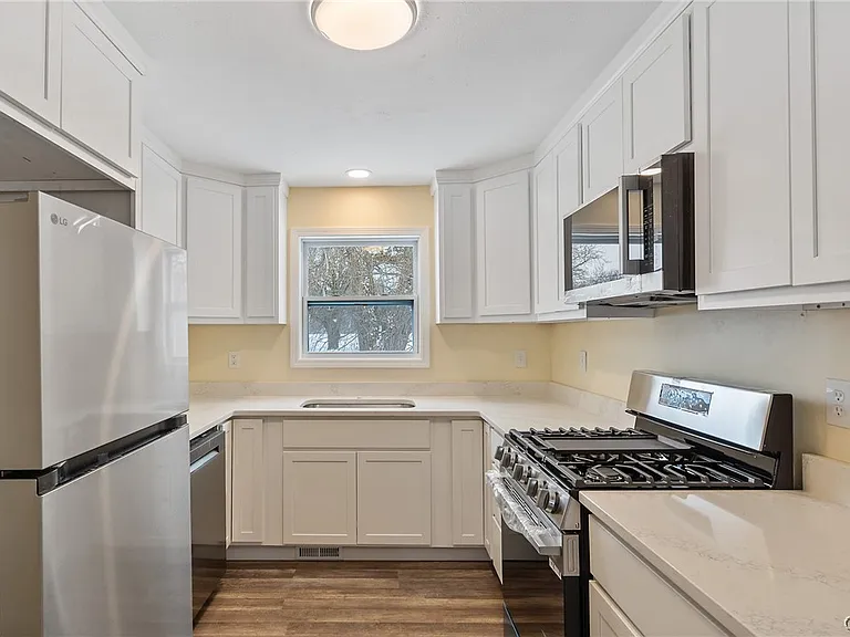 429 Beechwood Ave — Photo 2