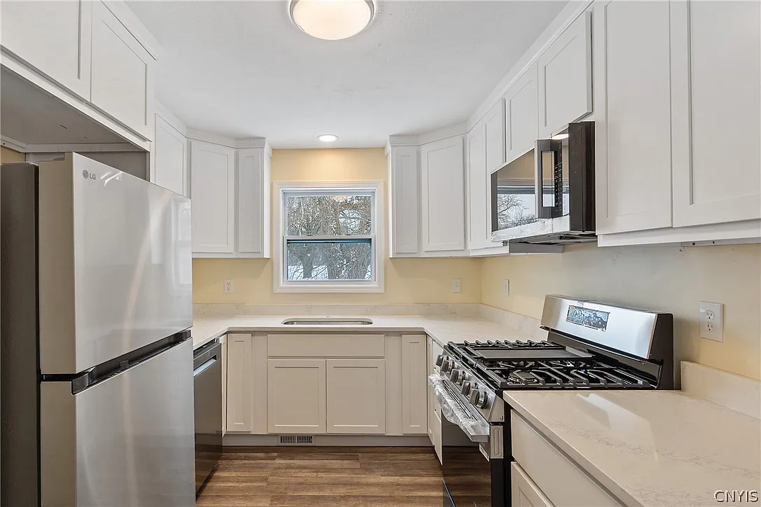 Building Photo - 429 Beechwood Ave