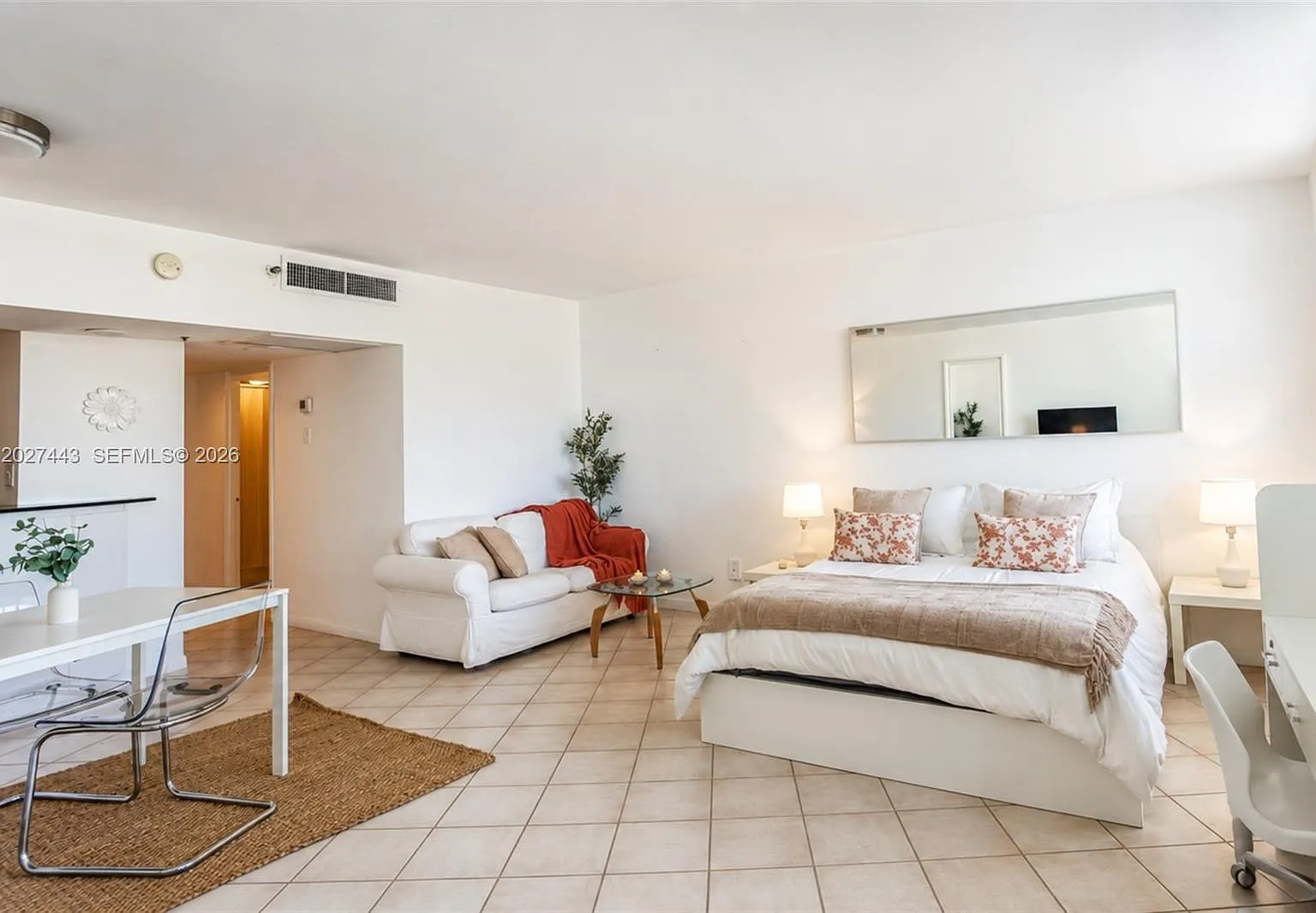 The Decoplage Condo — Photo 2