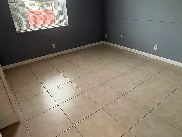 475 SE 8th St #214 — Photo 16