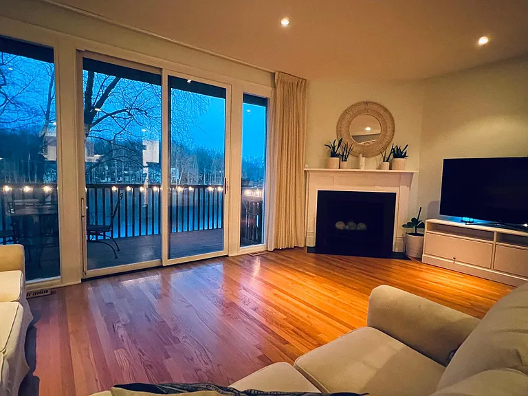 First floor: living room