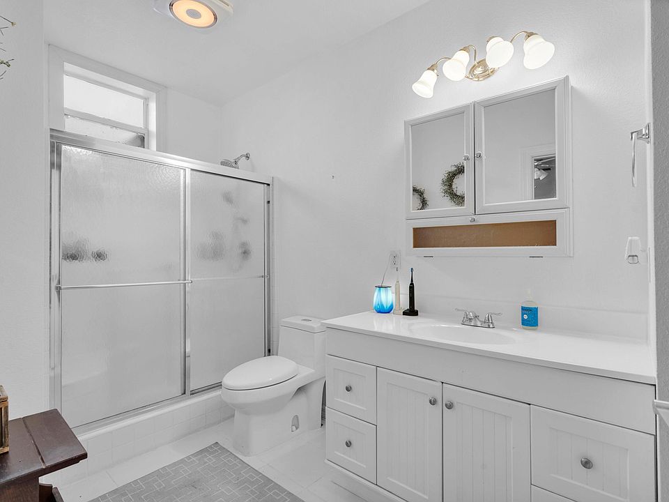 1st image of 417 ROYAL PALM Avenue
