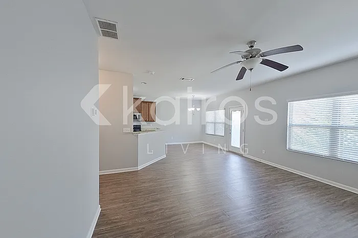 1332 Bass Ln — Photo 3