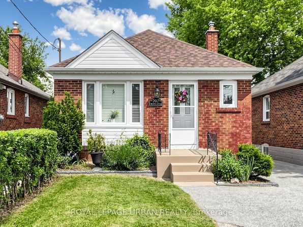 202 Virginia Ave, Toronto, ON M4C 2T7