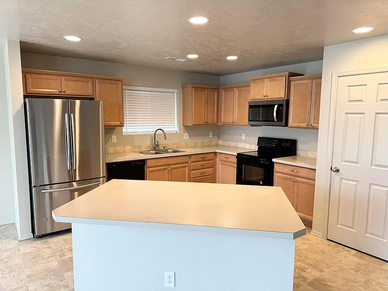 4708 N Alester Ave — Photo 9