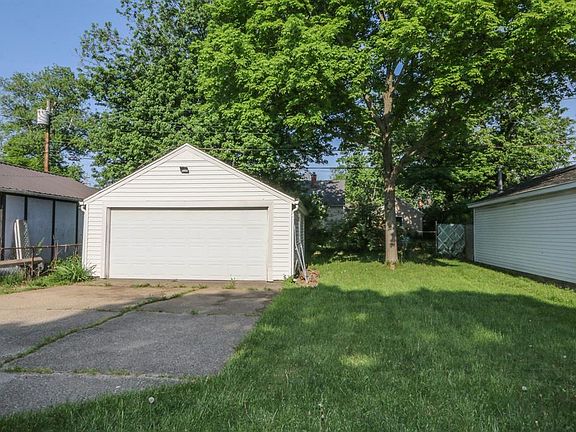 3rd image of 2921 Oakley Ave