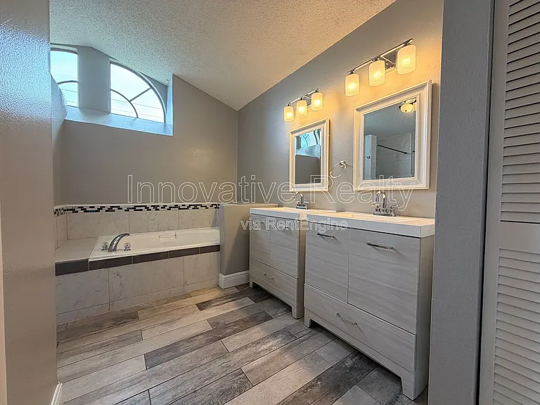 1025 Derbyshire Dr — Photo 14