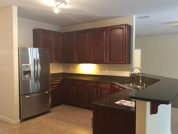 5th image of 2435 Village Ln