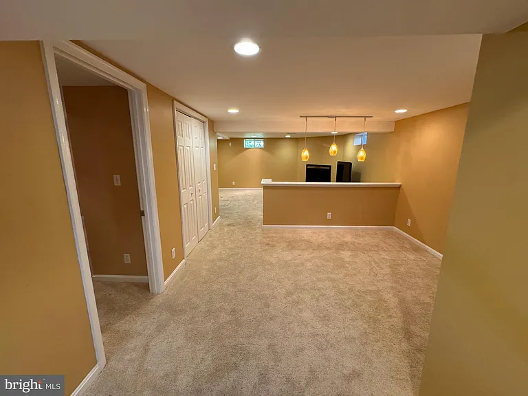 2906 Breezy Ter — Photo 34