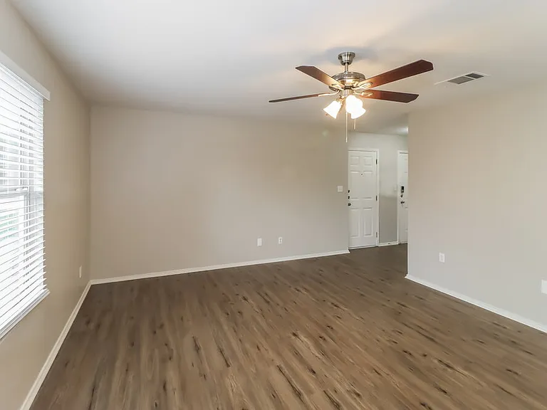 510 Riverway Ln — Photo 4