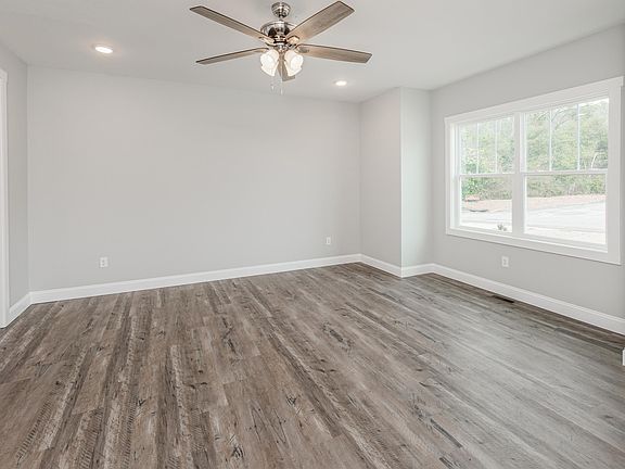 5th image of 1320 Shoresbrook Rd