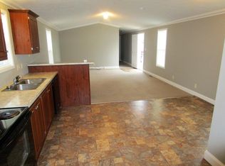 61 Pasadena Dr, Olathe, KS 66061