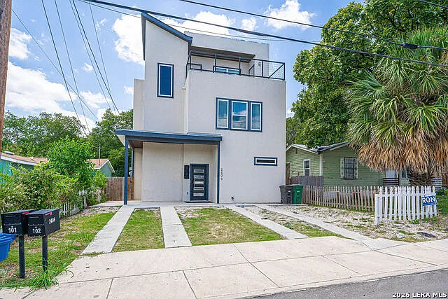 4 bed, 3.0 bath, 2040 sqft, $2,300 — Photo 4