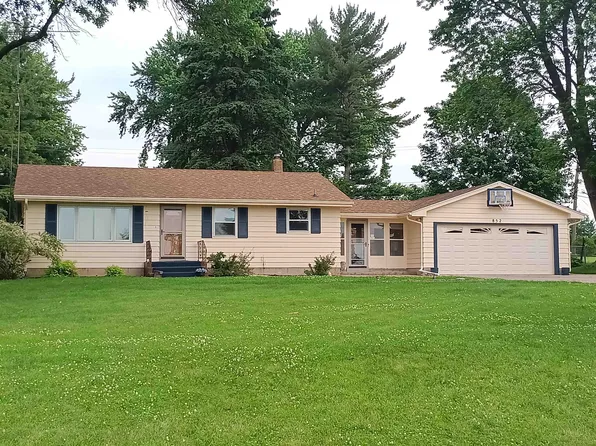 852 W Fairgrounds Rd, Freeport, IL 61032