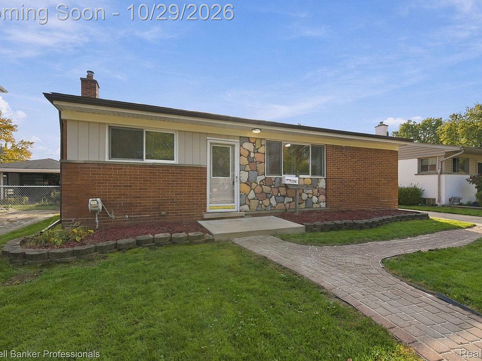 22704 Furton St, photo 4