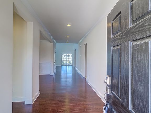 3rd image of 170 Berwick Dr