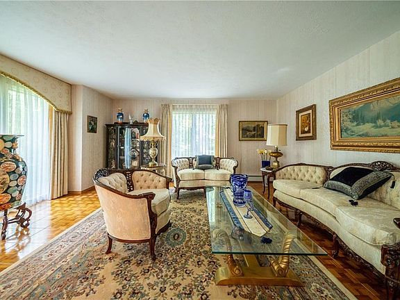 4th image of 28130 Hilliard Blvd