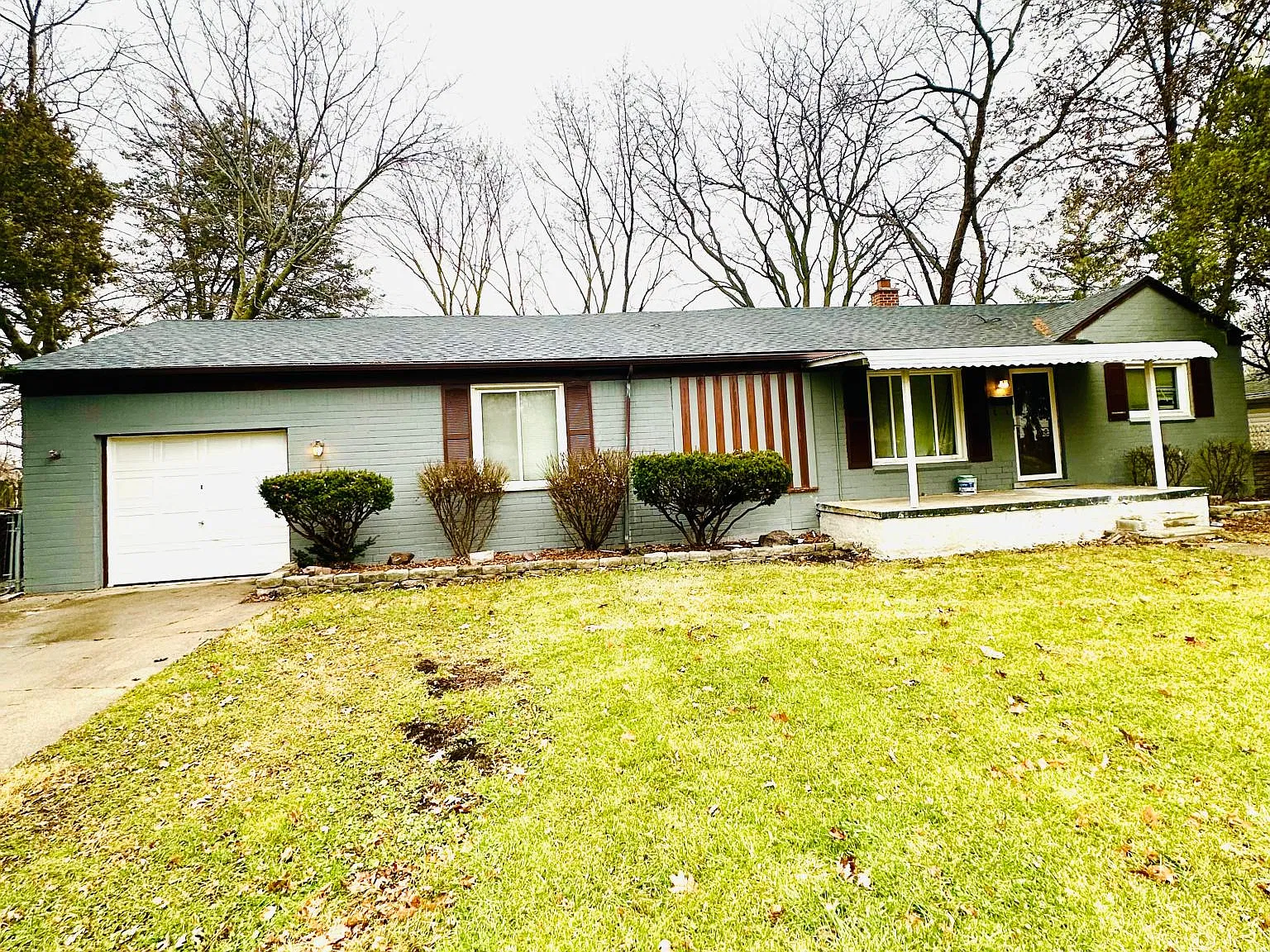 1589 Helen St — Photo 1