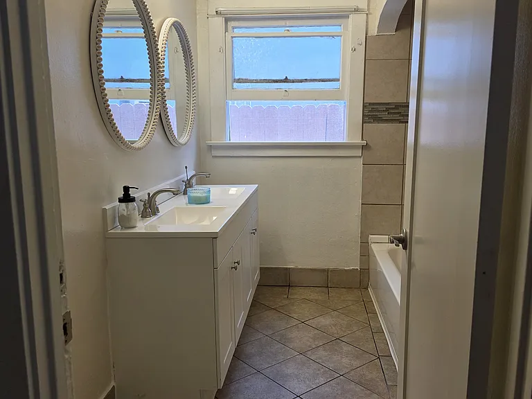 1410 W Washington Ave — Photo 8
