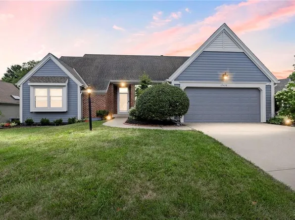 12428 Cambridge Cir, Leawood, KS 66209