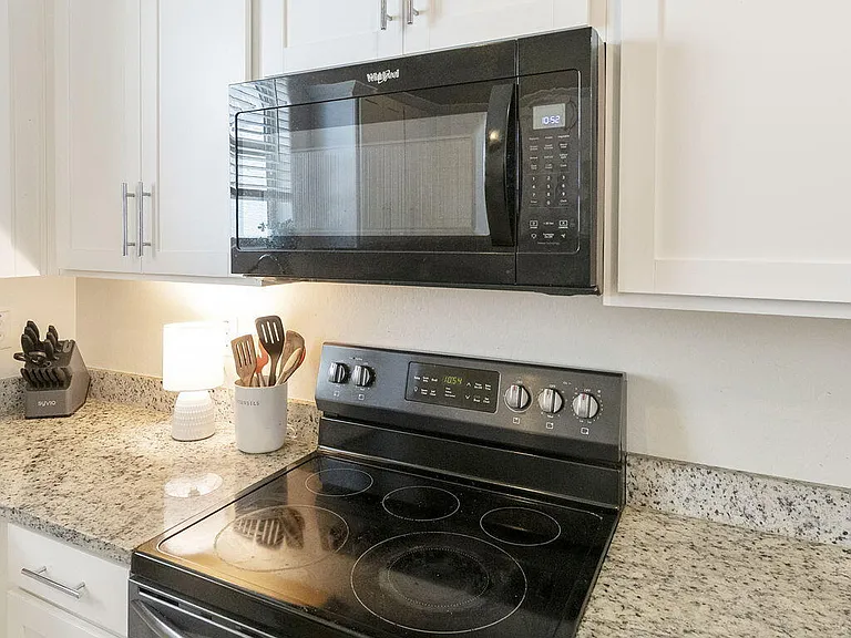 2930 N Raven — Photo 10