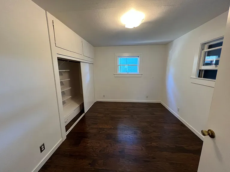 2318 Howe St #A — Photo 5