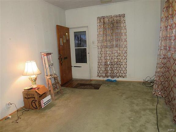 2nd image of 107 N School St