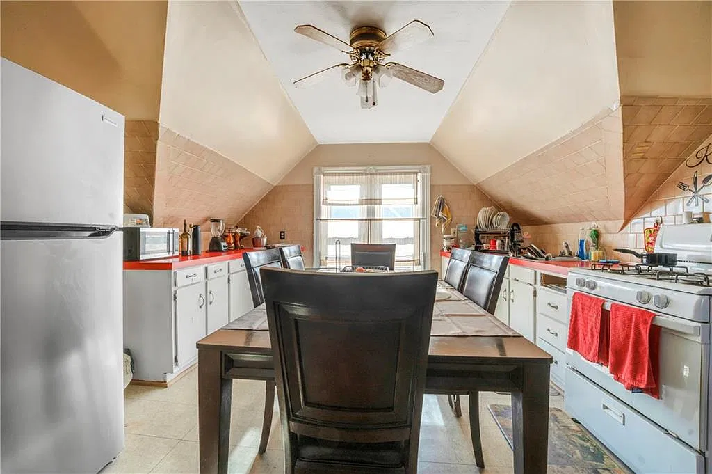 2 bed, 1040 sqft, $1,750 — Photo 1