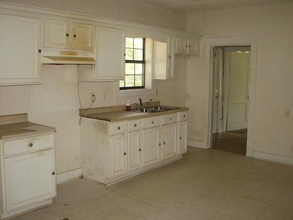 4th image of 614 E Ave N