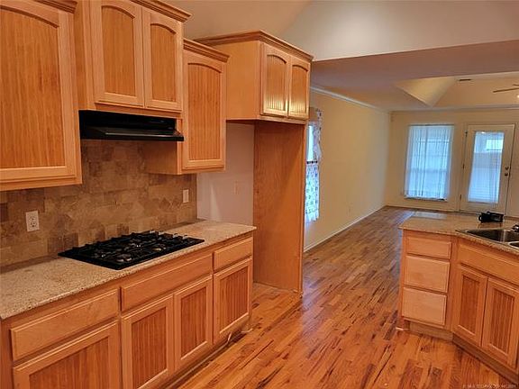 5th image of 4029 W Twin Oaks St