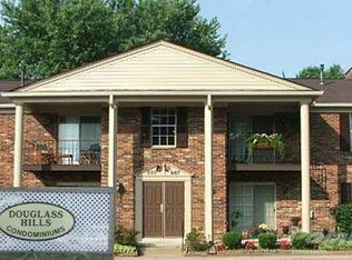 605 Logsdon Ct, Douglass Hills, KY 40243