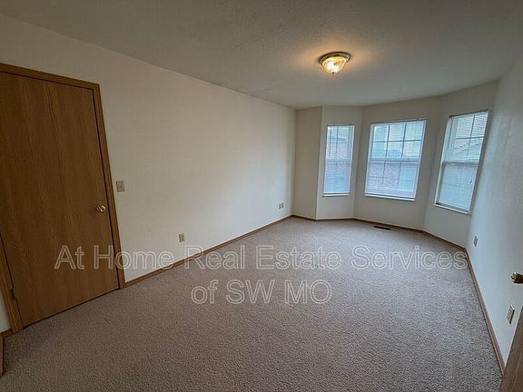 4th image of 1408 W Frosty Dr APT 4