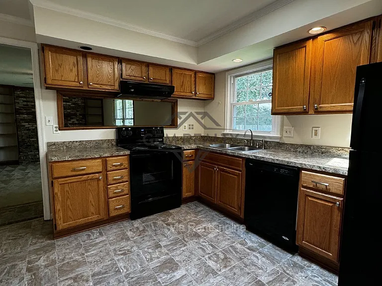 5088 Blarney St — Photo 14